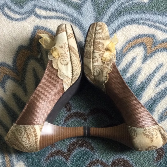 Mudd Adagio Heels Linen Floral Tapestry Wood Heels Sz 6.5 - Picture 6 of 12